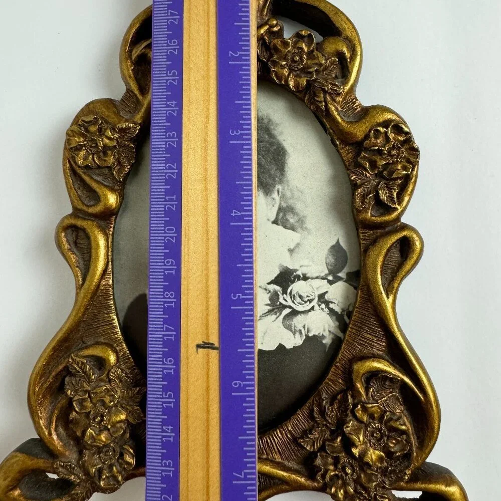 Vintage Picture Frame  Oval Photo
